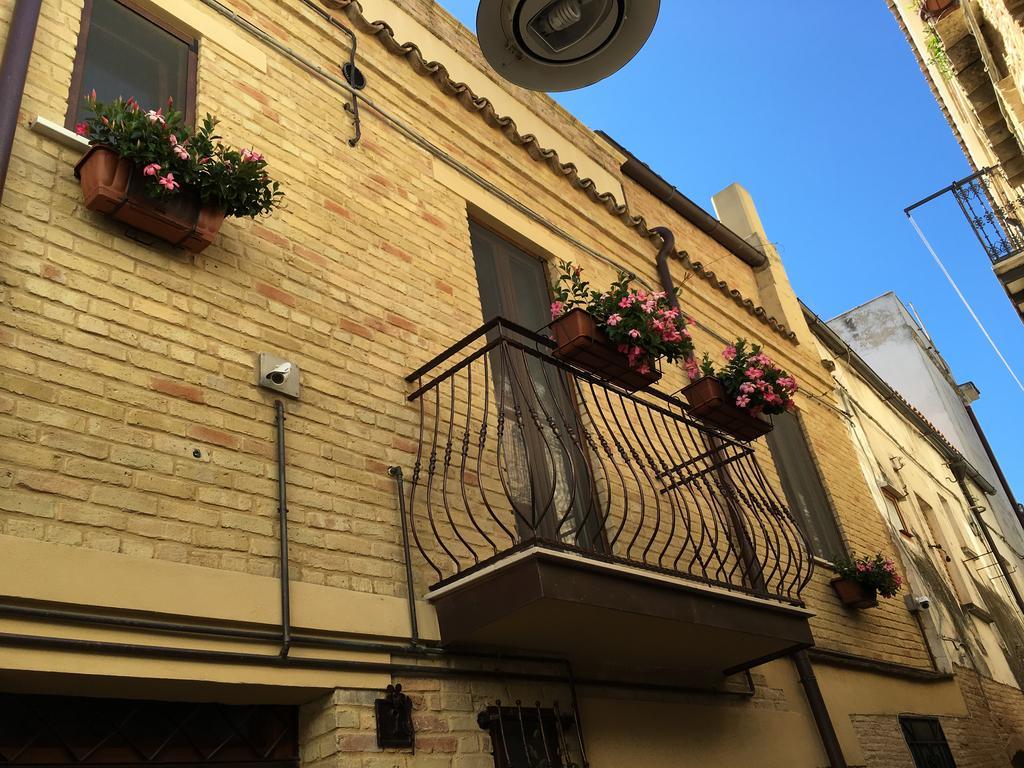 Guest House Dimora Fiorita Serracapriola ภายนอก รูปภาพ